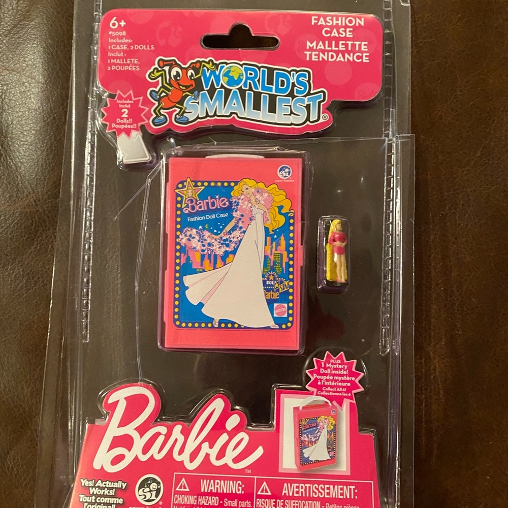 Barbie Mini Fashion Case with 2 mini figures.